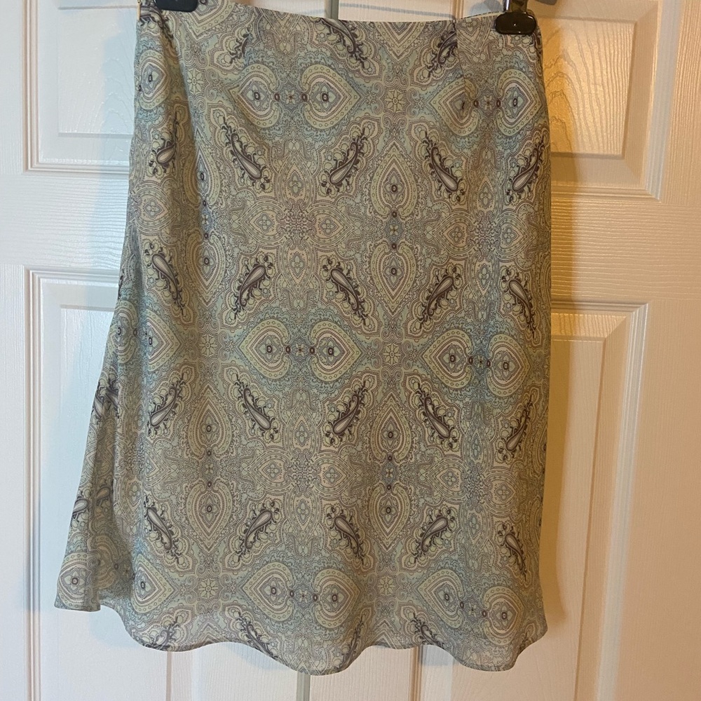 Ann Taylor Skirt in Cream and Gray Paisley